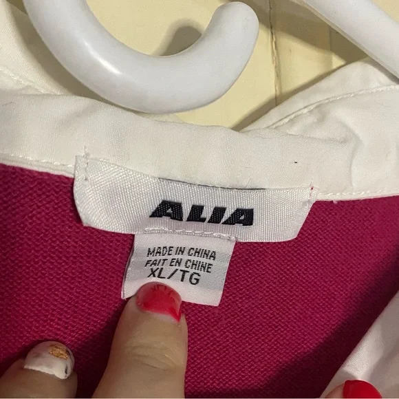 Fuchsia sweater with a faux white shirt detail - Picture 3 of 5